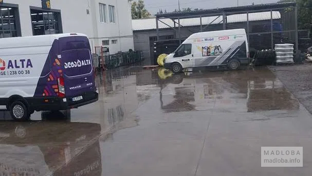 Дилер автомобилей "Tegeta Truck and Bus" на 9-й переулке Никеа 2а