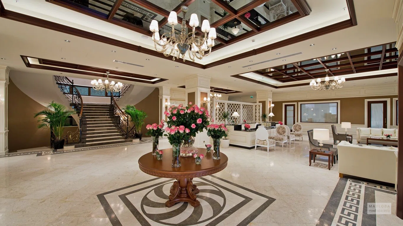 Интерьер фойе в отеле "Divan Suites Batumi"