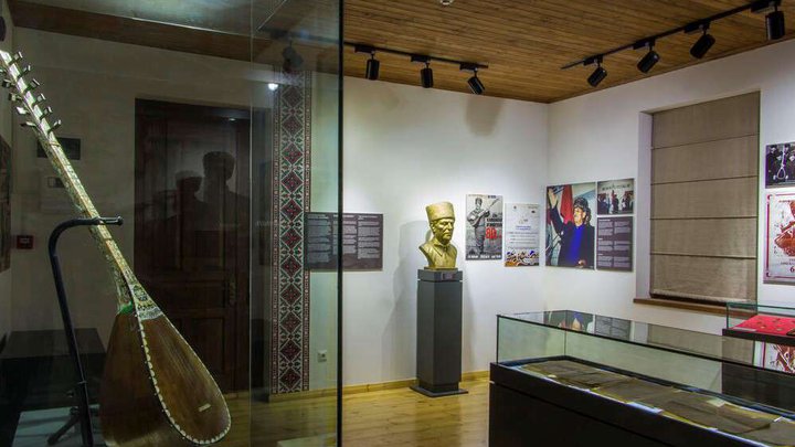 🎶 Immerse yourself in the culture of ashug art at the Kamandari House Museum
