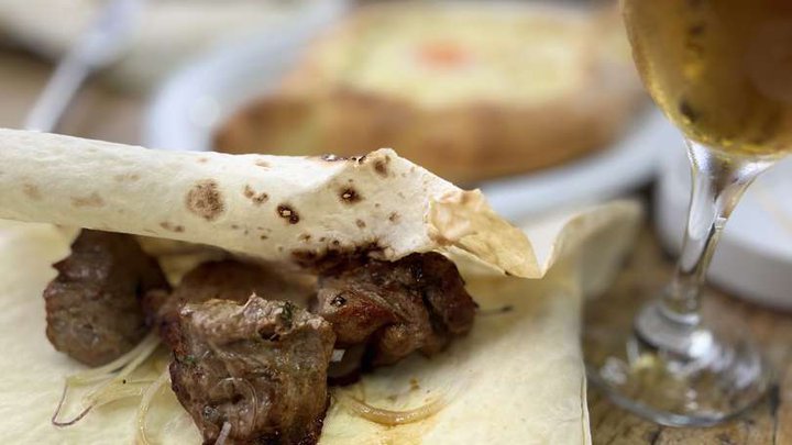 Megrul Lazuri (food delivery)