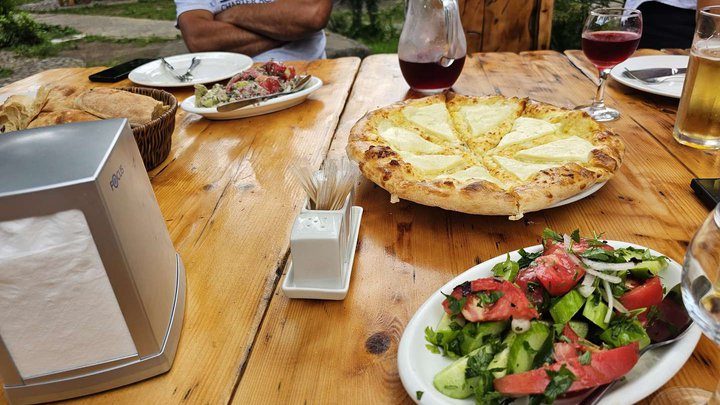 Megrul Lazuri (food delivery)
