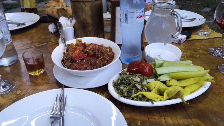 Megrul Lazuri (food delivery)