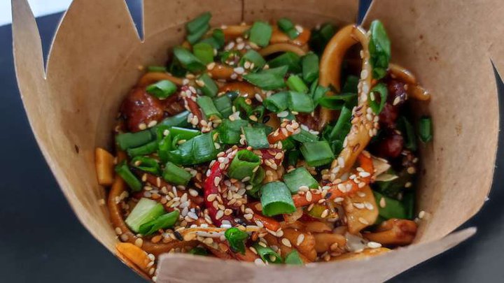 Wok’n Roll (food delivery)