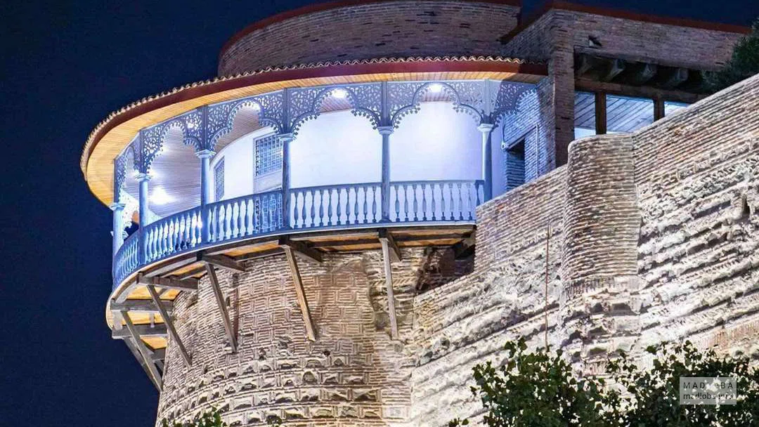 Дворец царицы Дареджан в вечернее время
