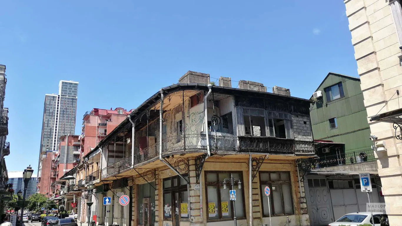 Гостевой Дом "Dzveli Batumi"