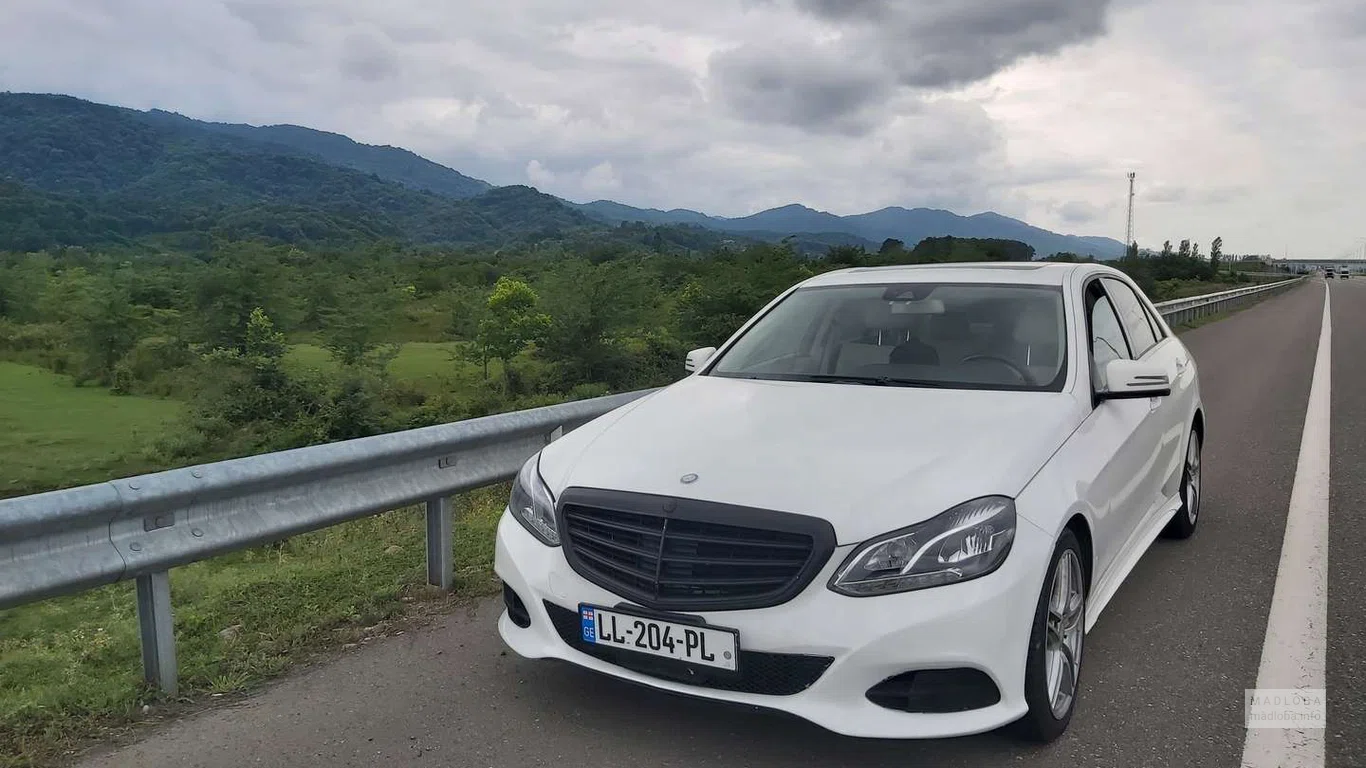 Mercedes-Benz  в аренду от EasyCarGE