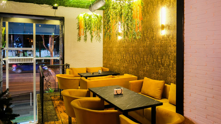 Eight Lounge