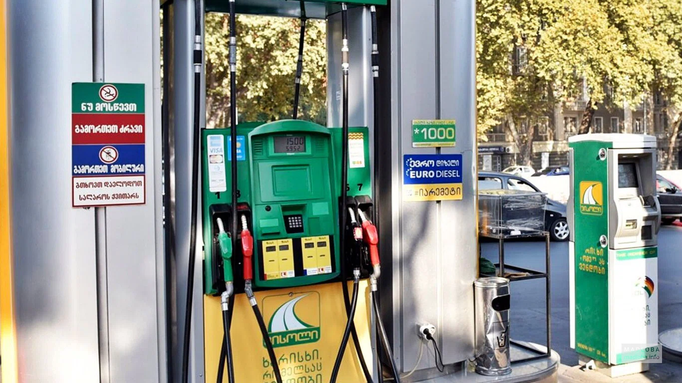 Автозаправочная колонка El & Sa в Грузии