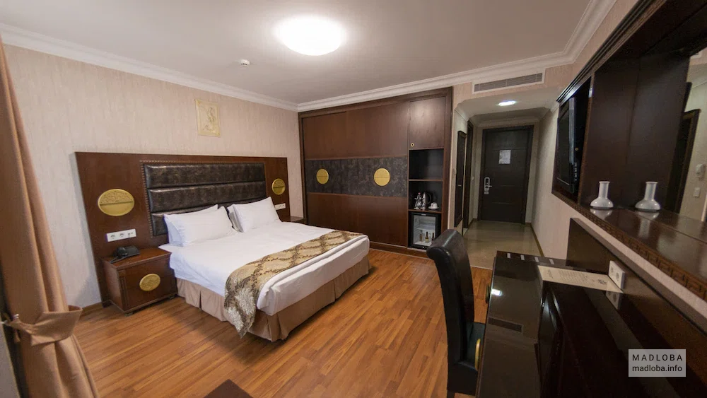 Спальня в номере отеля "Era Palace"