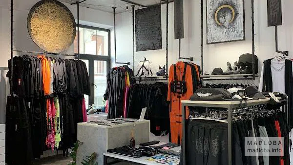 Одежда и аксессуары в магазине FB42 Concept Store