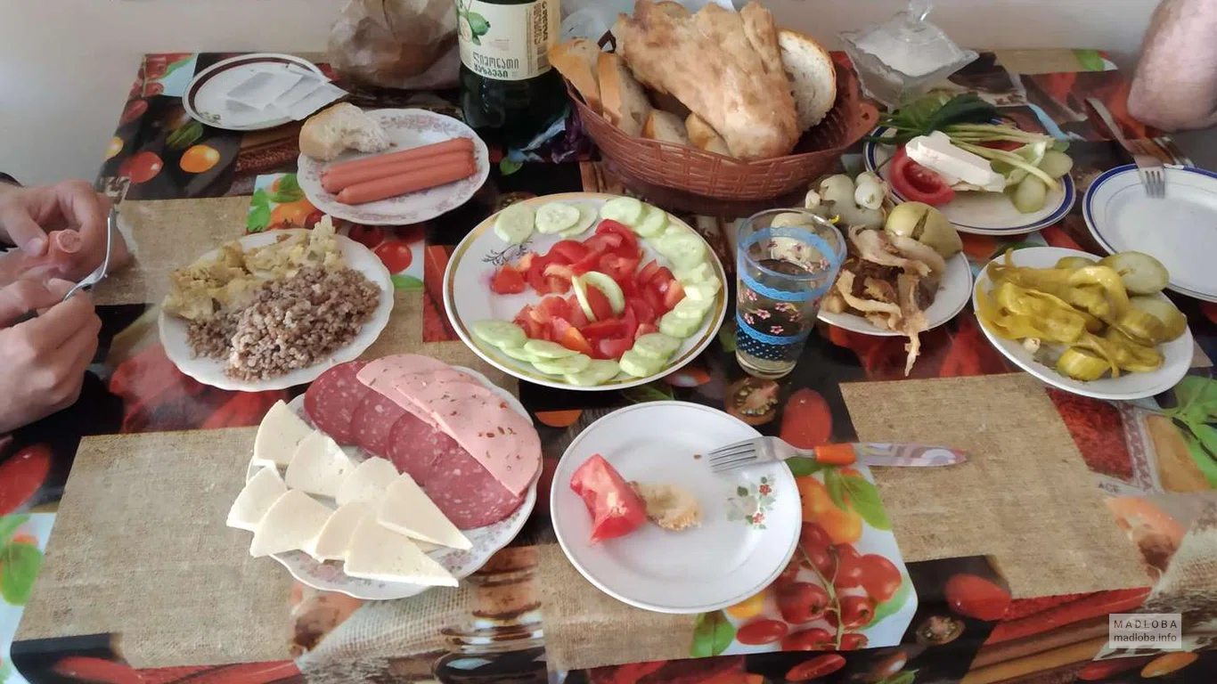 Завтрак в хостеле Форест
