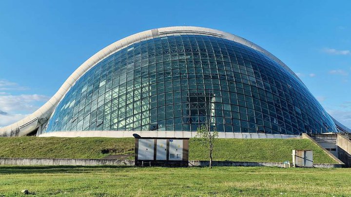 Бывшее здание парламента