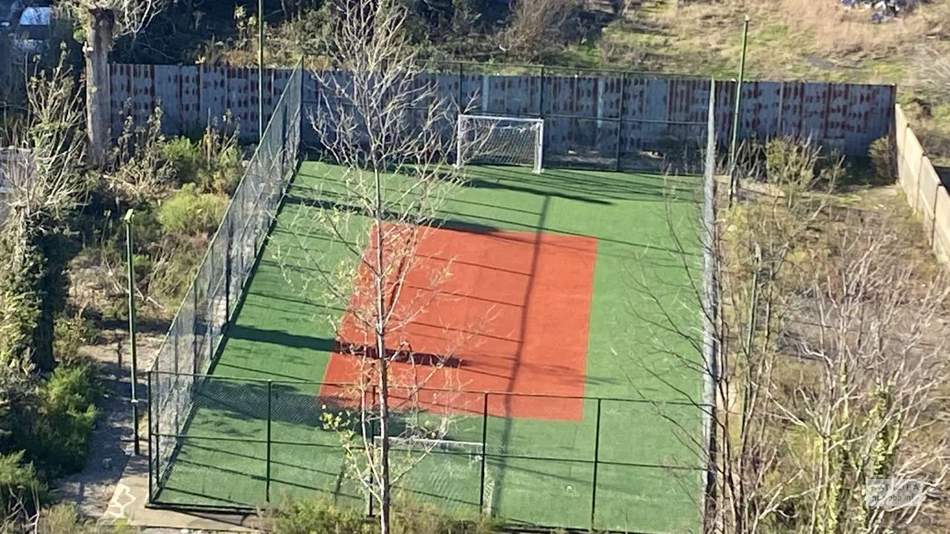 Football field (Agmashenebeli Ave. 48)