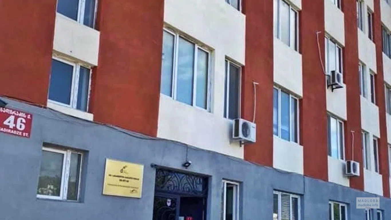 Вход в частную школу GLC