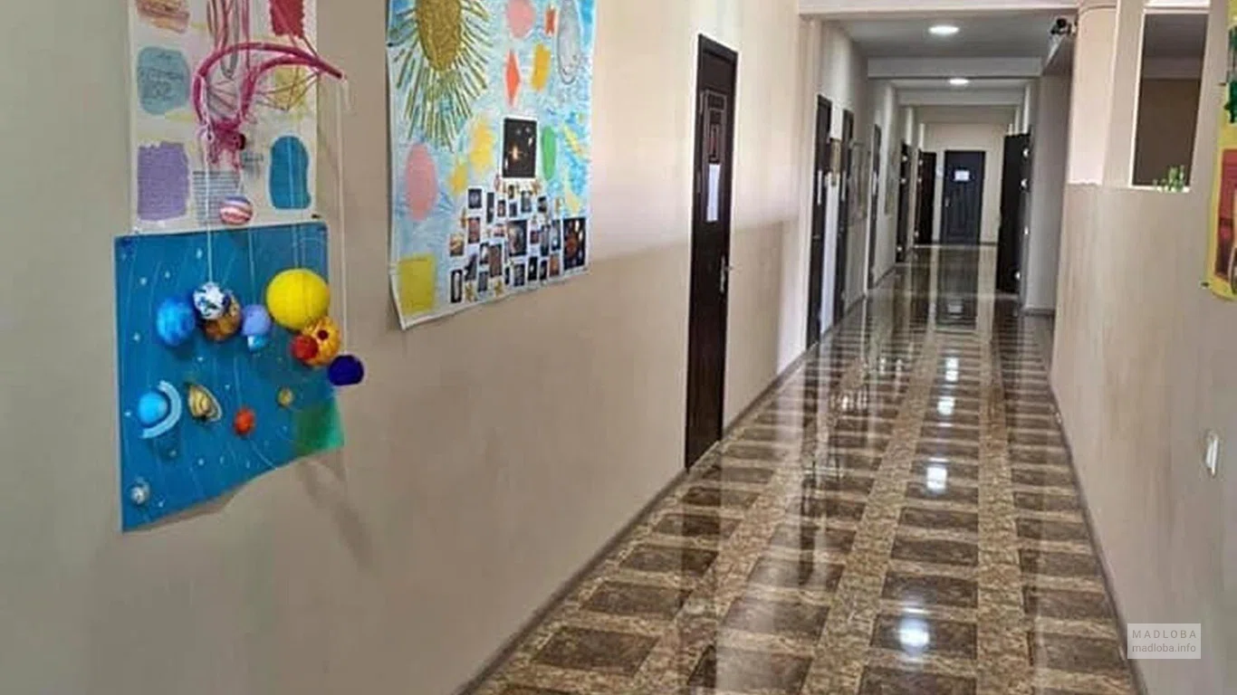 Коридор в GLC School