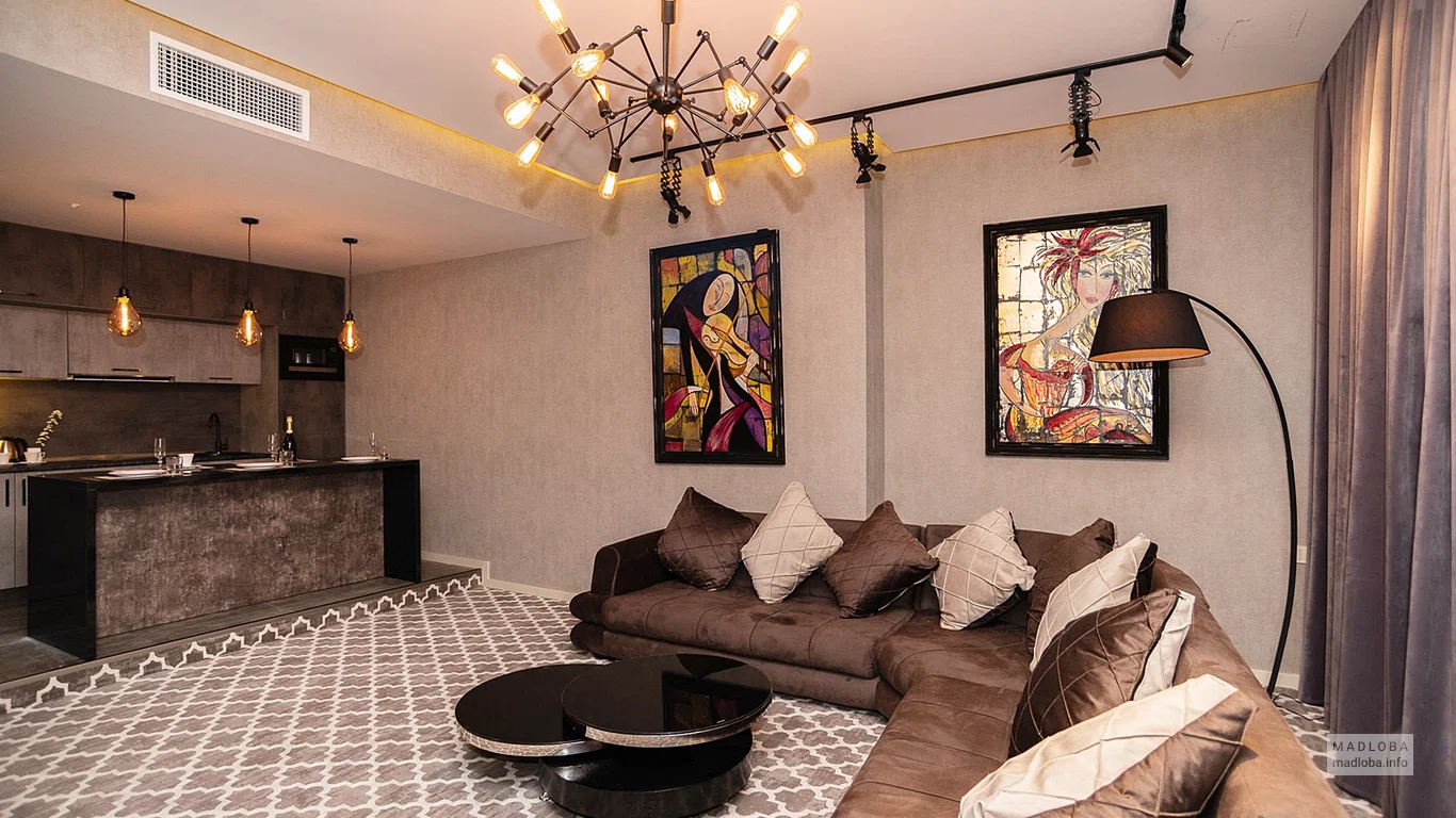 Гостиная в номере Gallery Art Hotel