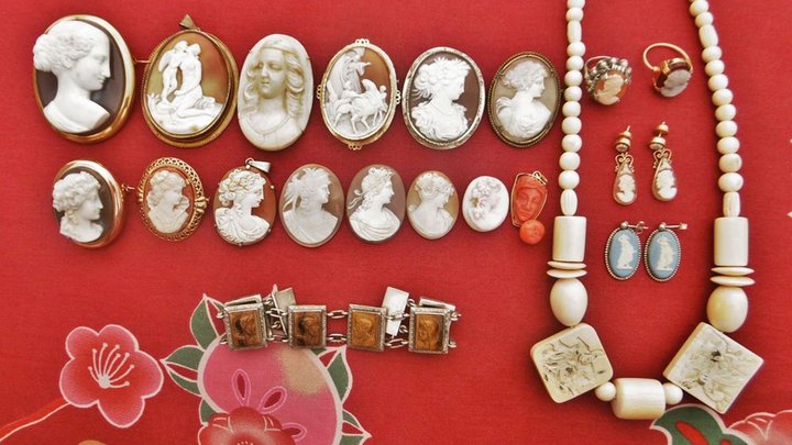 Gallery Cameo