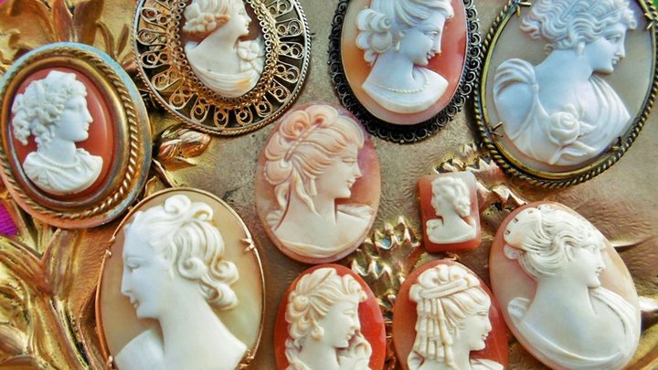 Gallery Cameo