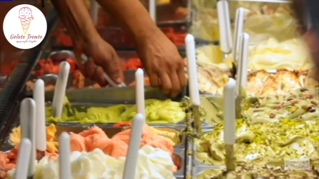 кафе «Gelato Trento» мороженое и логотип