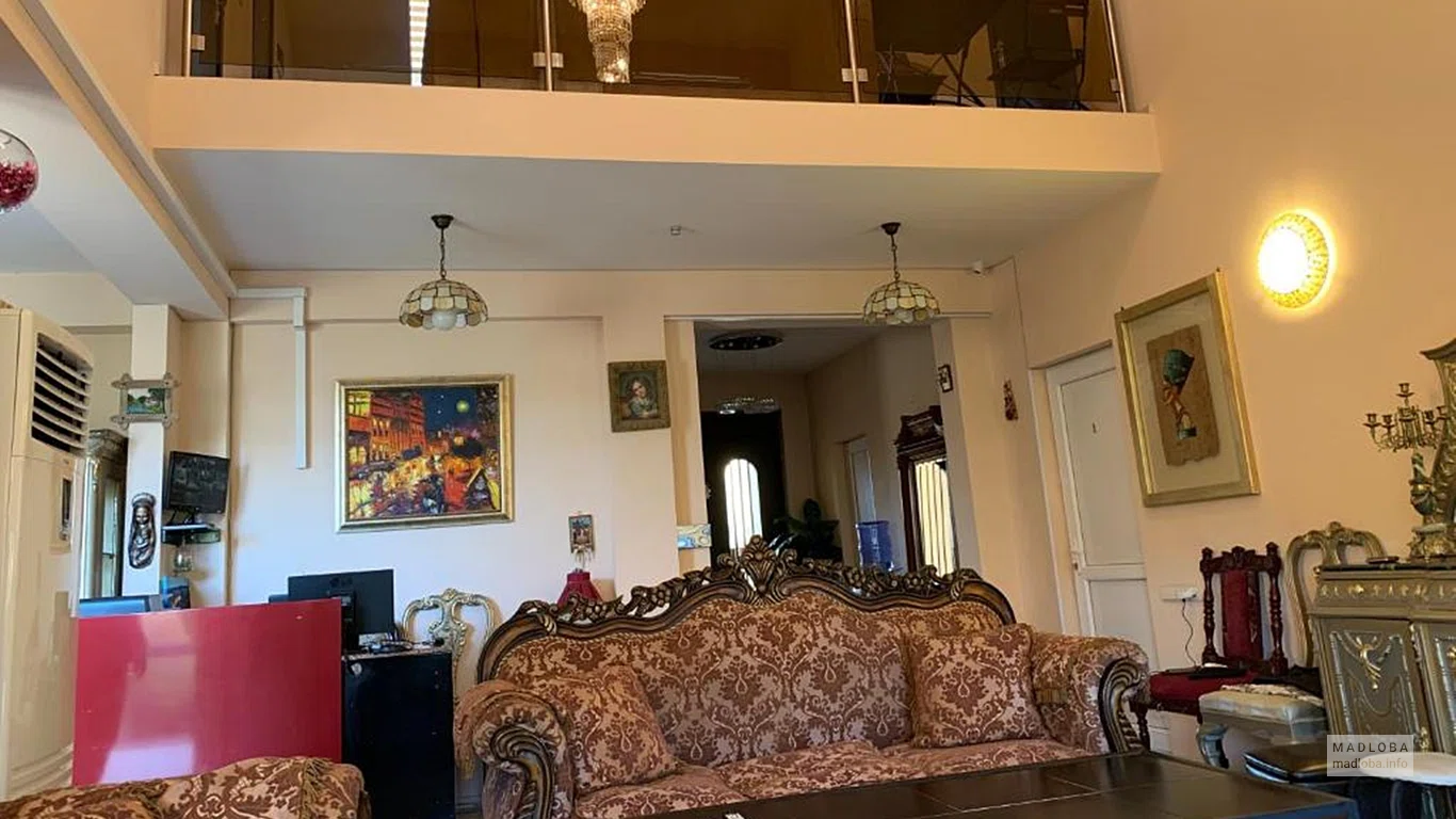 Холл отеля Georgia Villa в Тбилиси