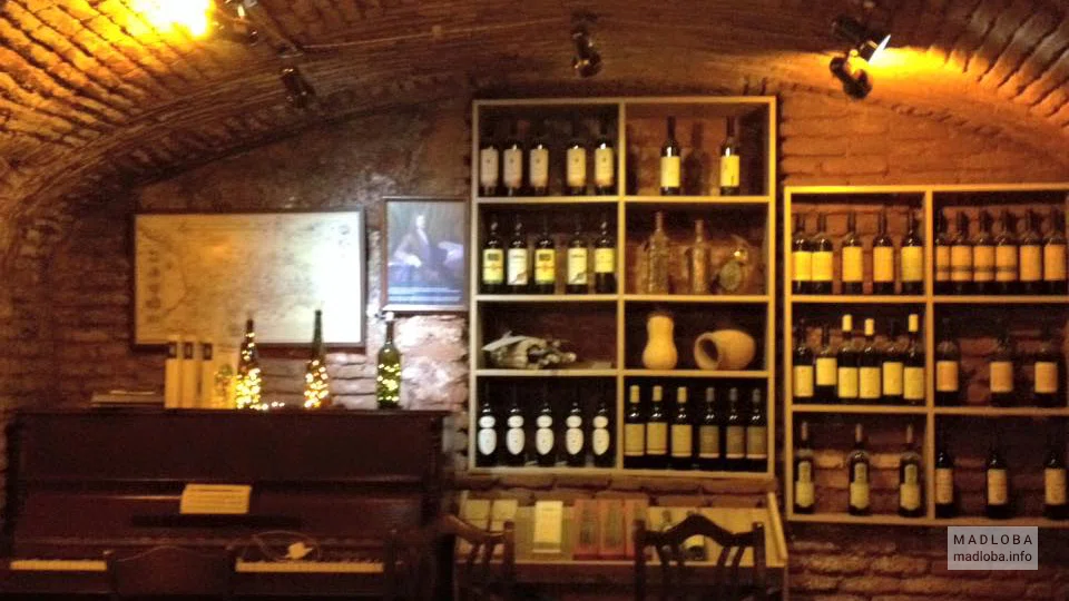 Интерьер заведения Georgian Craft Wine Delivery