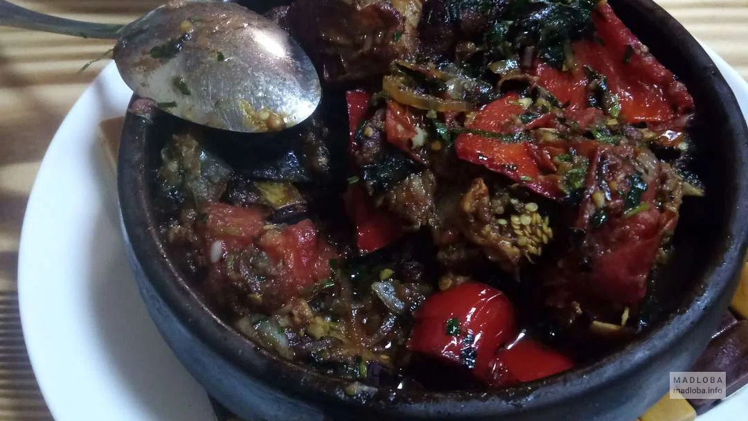 Национальное блюдо в кафе Georgian cuisine