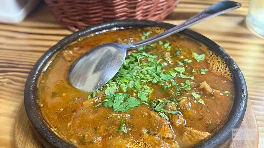 Подача блюда в кафе Georgian cuisine