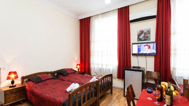 Gis Guest House