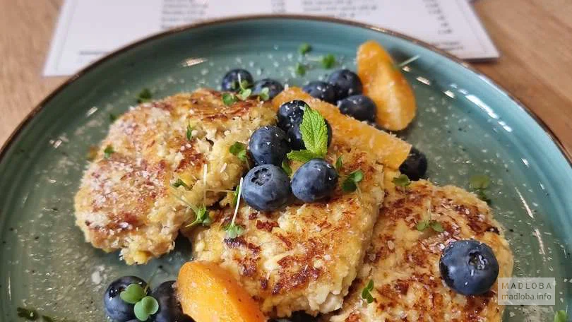 Десерт в меню кафе Go Vegan Cafe