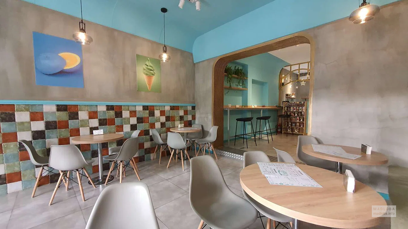 Зал кафе Go Vegan Cafe