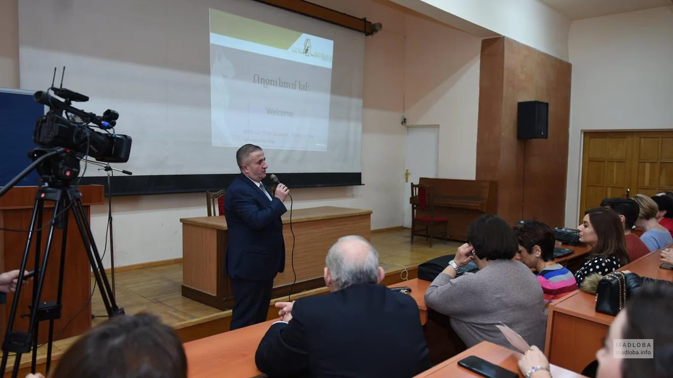 Лекция в аудитории языкового центра Гоги Аскурава