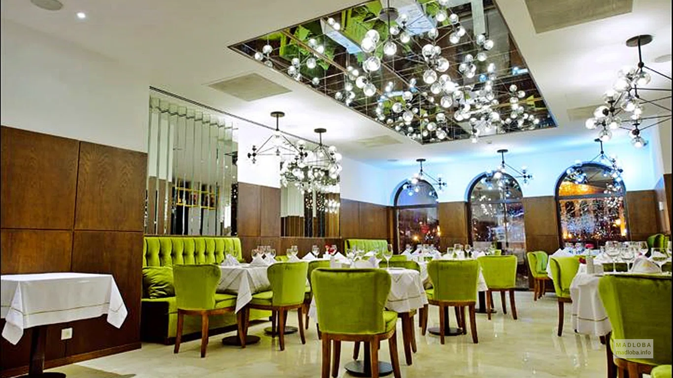 Ресторан в отеле "Golden Palace Batumi"