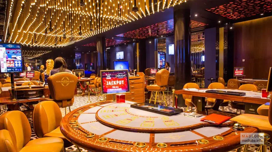 Интерьер в отеле-казино Golden Palace Batumi