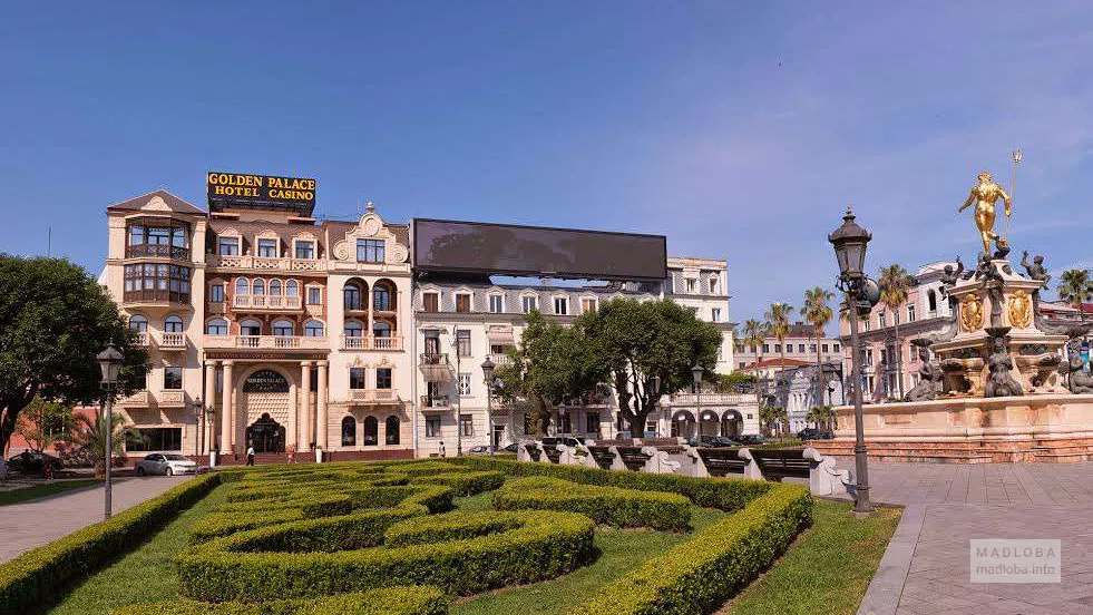 Здание Golden Palace Batumi