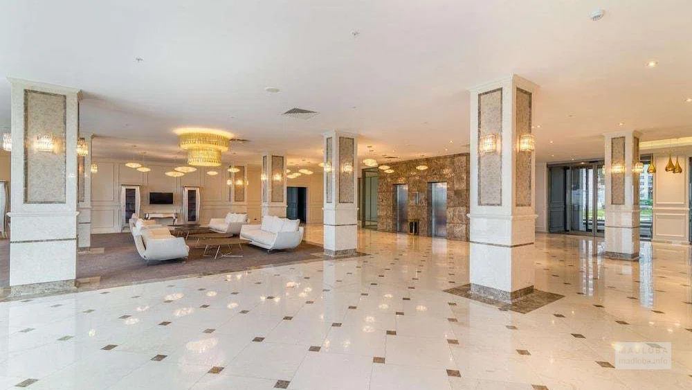 Фойе в отеле  "Grand Gloria Hotel"