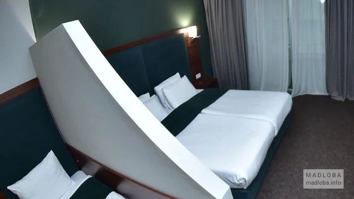 Трехместный номер в Green Tower Hotel