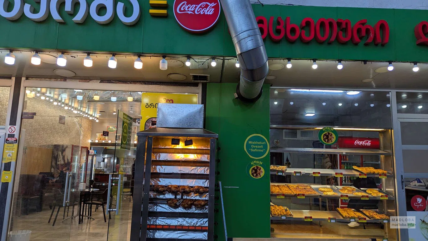 Ларек с уличной едой "Grill Shaurma" в Батуми