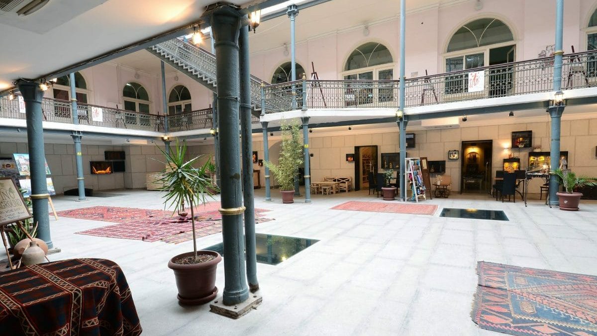 Главный зал в Grishashvili Tbilisi History Museum Karvasla