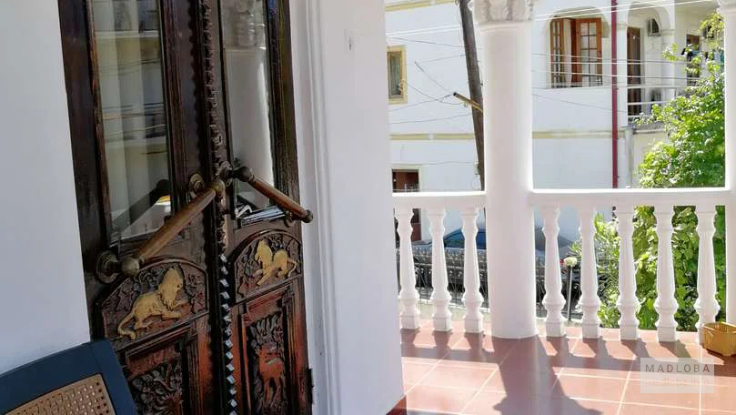 Вход в Guest House Quiet Home