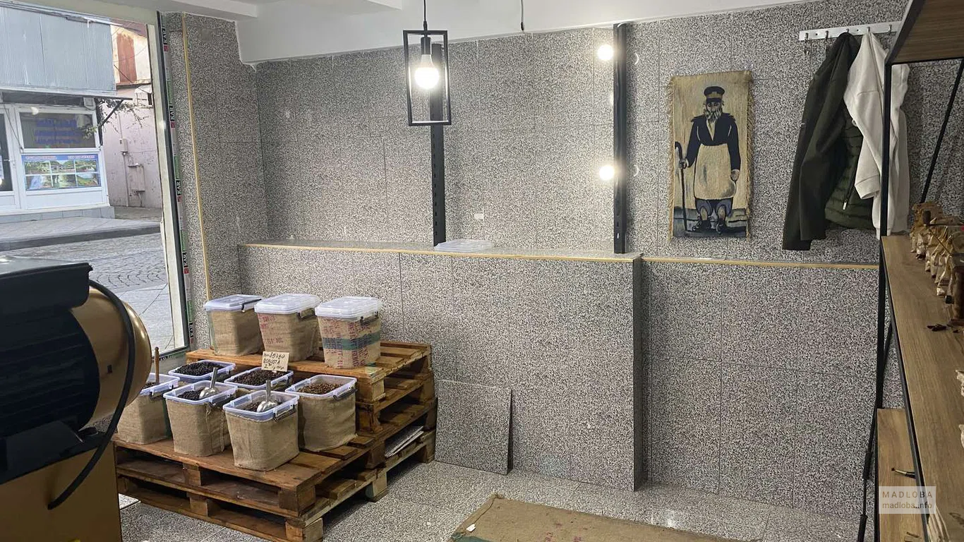 Вид зала в H&L Coffee House