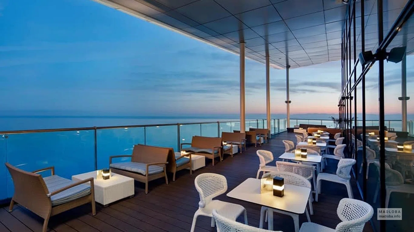 Уличная терраса в отеле "Hilton Batumi"