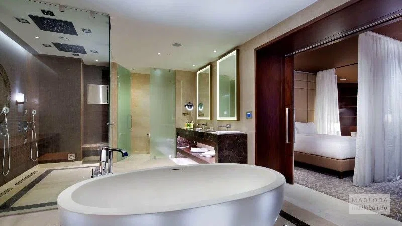 шикарный номер в отеле Hilton Batumi