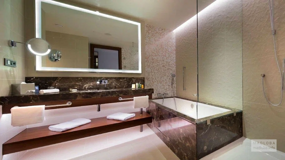 ванная комната в отеле Hilton Batumi