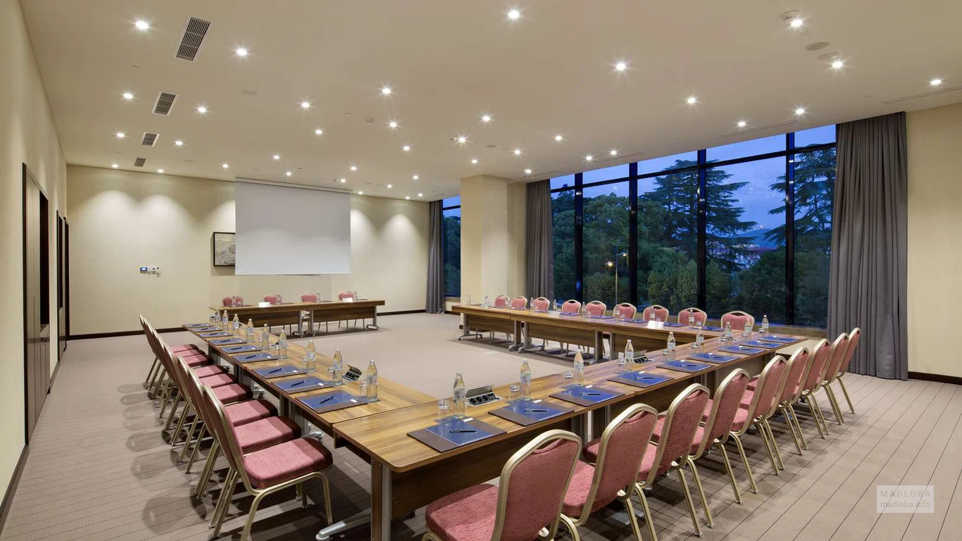 Конференц-зал в отеле Hilton Batumi