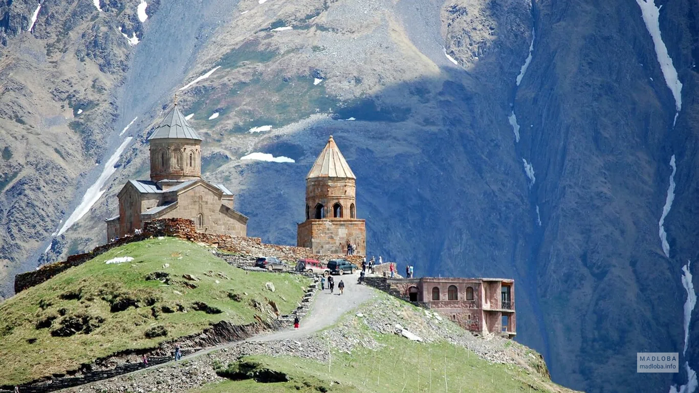 Храм на вершине горы, туры с Holiday Georgia