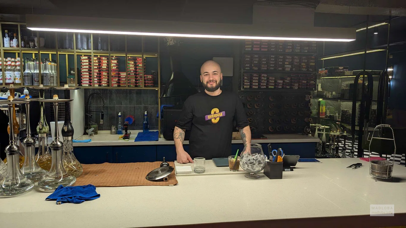 Кальянщик в Hookah Place na Saburtalo
