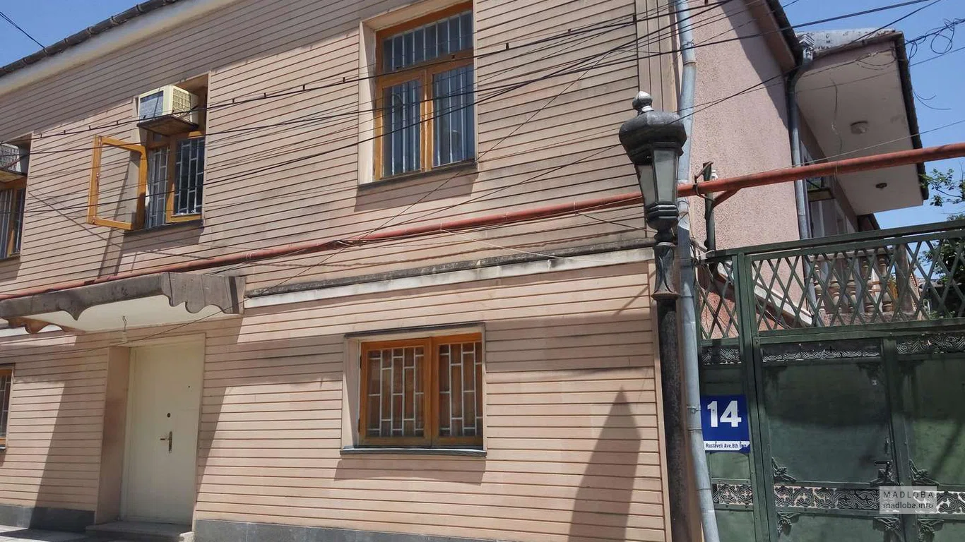 Здание хостела Old Lviv