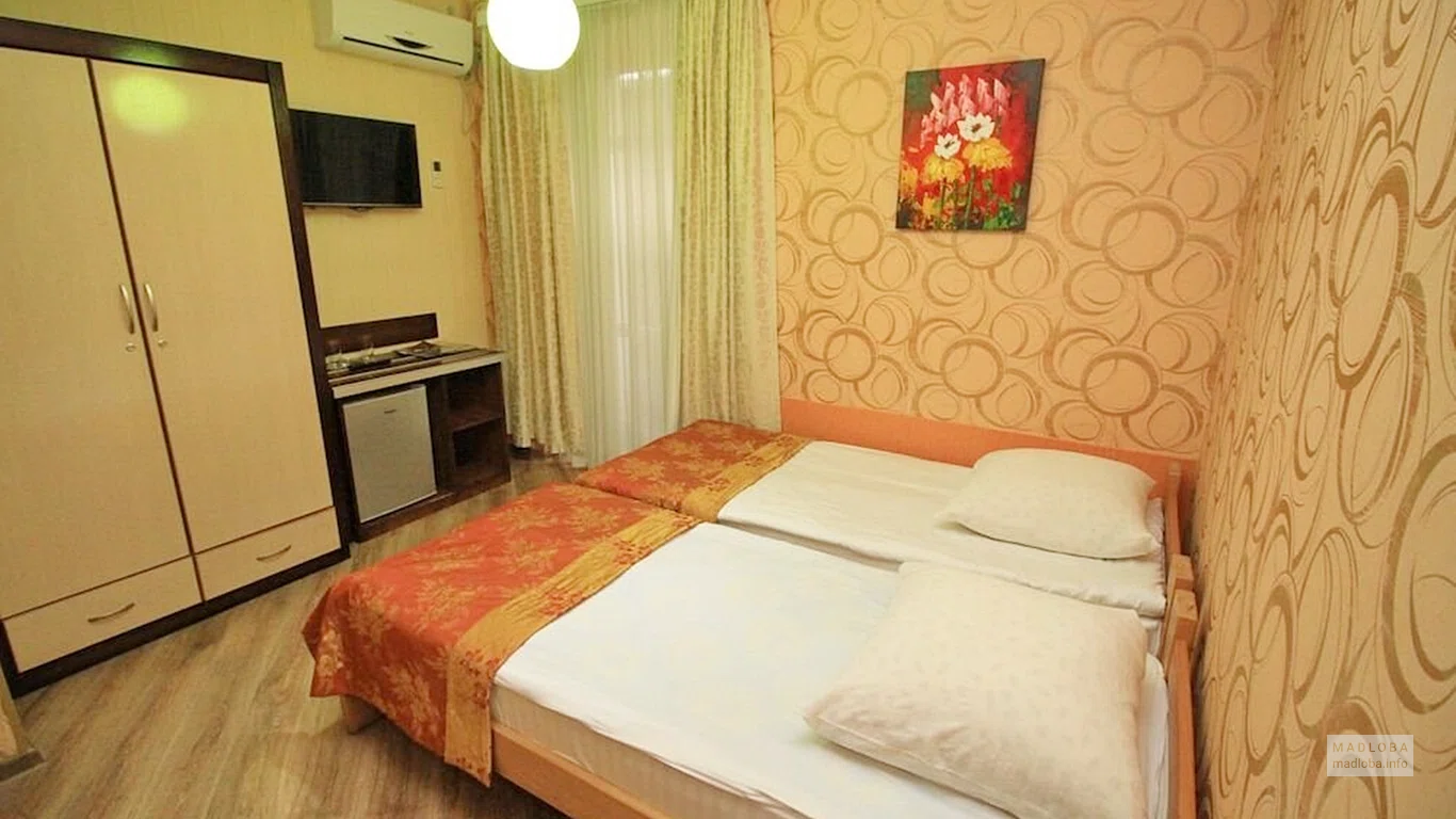 Кровать в номере Hotel Almeto