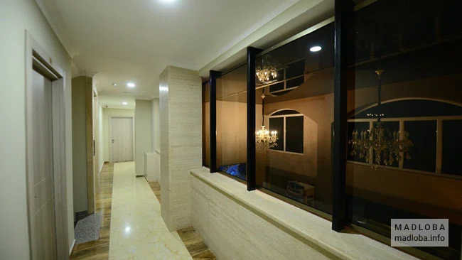 Коридор в отеле 4 звезды "Hotel Aristocrat Batumi"