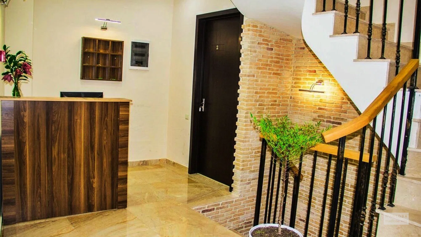 Ресепшен отеля Dcorner в Грузии